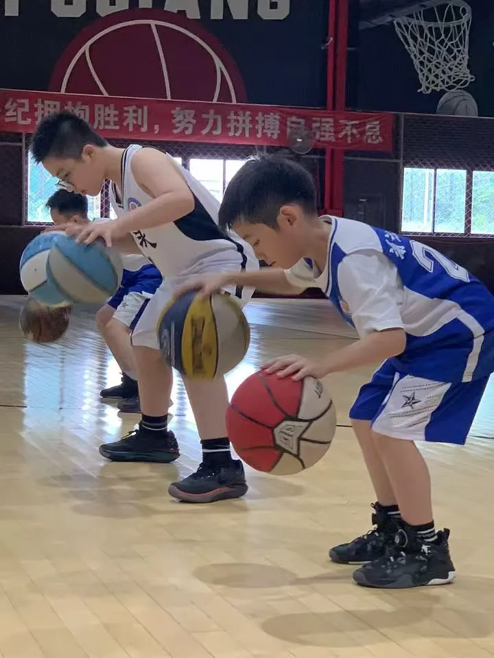 如何利用高科技设备解决篮球训练中的常见问题_1